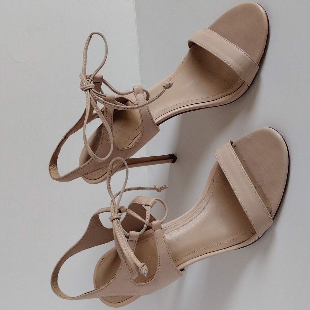 Pour La Victoire Cream Heels Elegant Design 7.5
